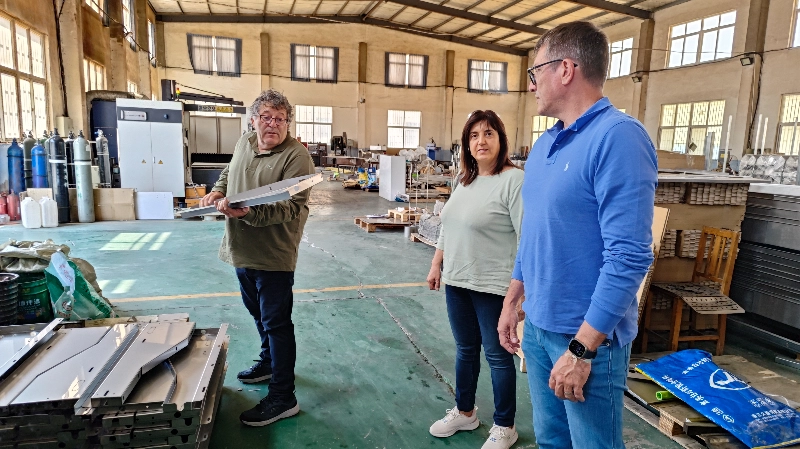 Manolo, cliente di dieci anni dalla Spagna, visita di nuovo Debabrother